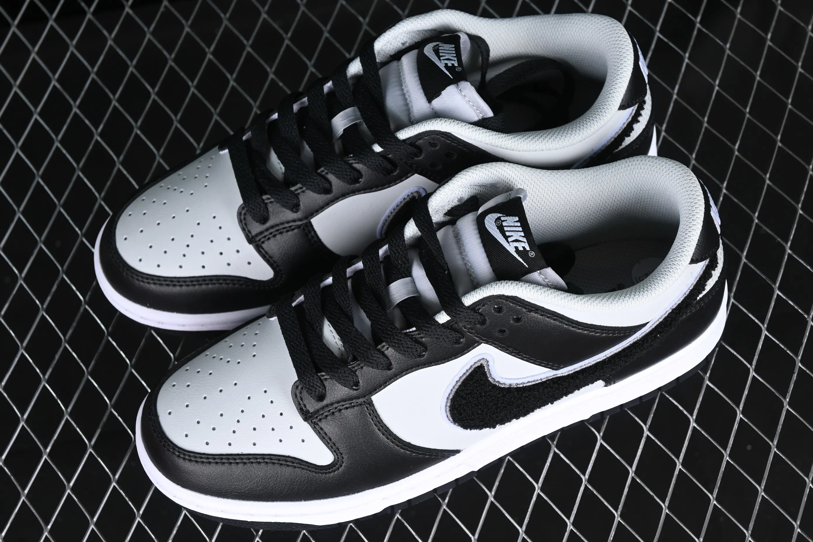 All categories Nk SB Dunk series Nk SB Dunk Low low-top sneakers Nk Dunk Low "Chenille" plush black hook SB low-top sports and leisure sneakers DQ7683-001